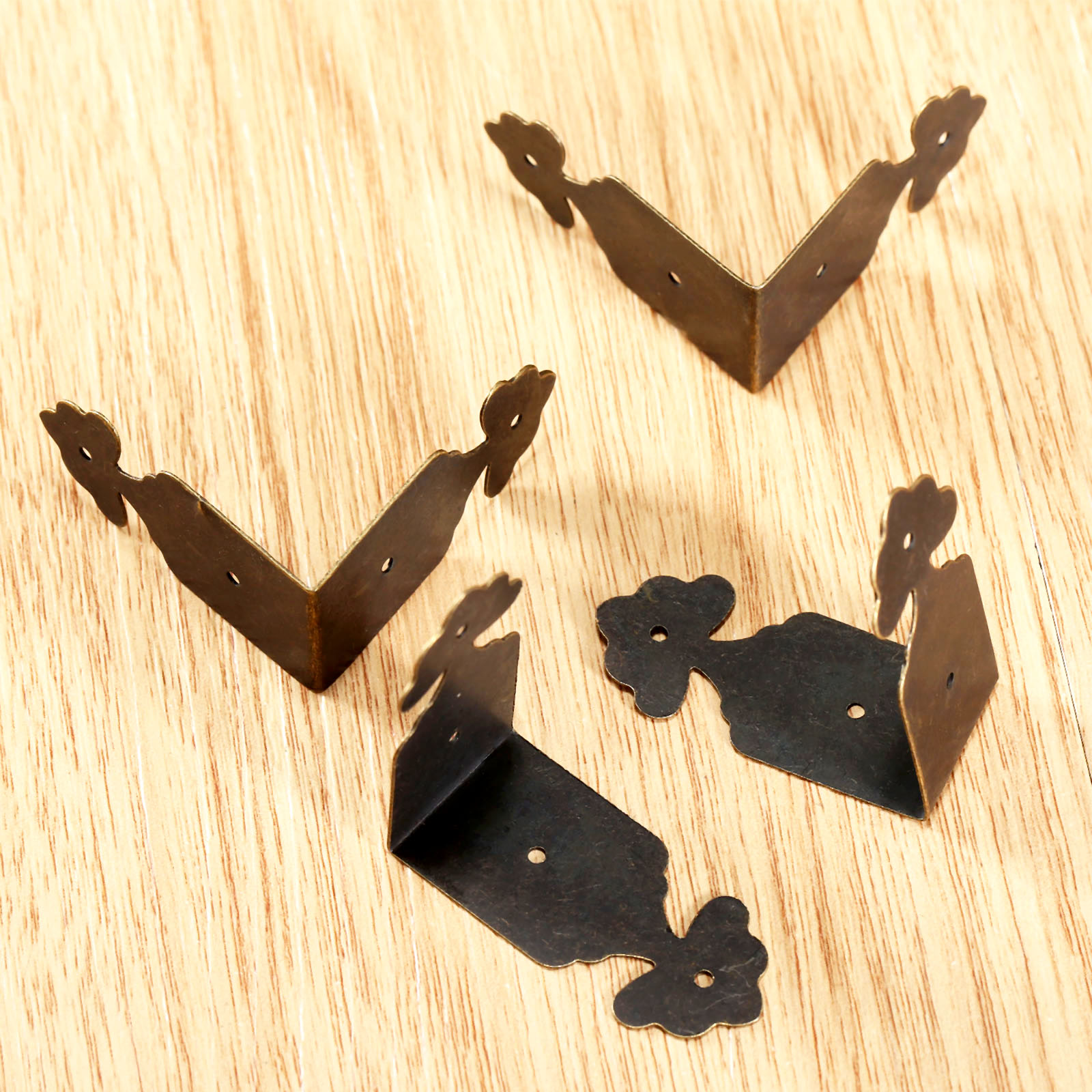 4 Pcs Decorativo Salva Angolo  - Furniture Hardware Antique recensione e prezzo